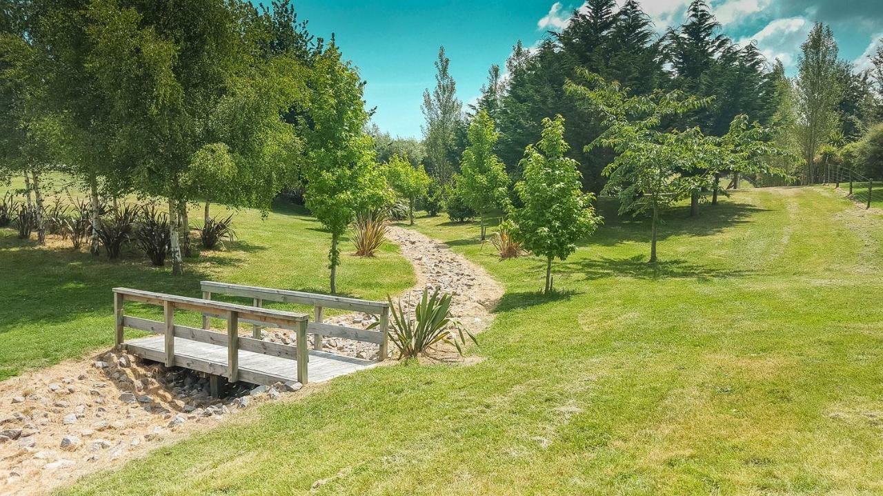 MountViews Glamping- retro caravan getaway Hotel Lago Lago Taupo Esterno foto