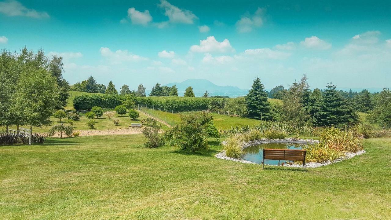 MountViews Glamping- retro caravan getaway Hotel Lago Lago Taupo Esterno foto